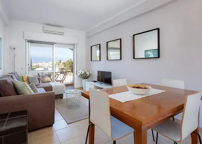 Eli Flat Just Few Steps From The Strip In Albufeira